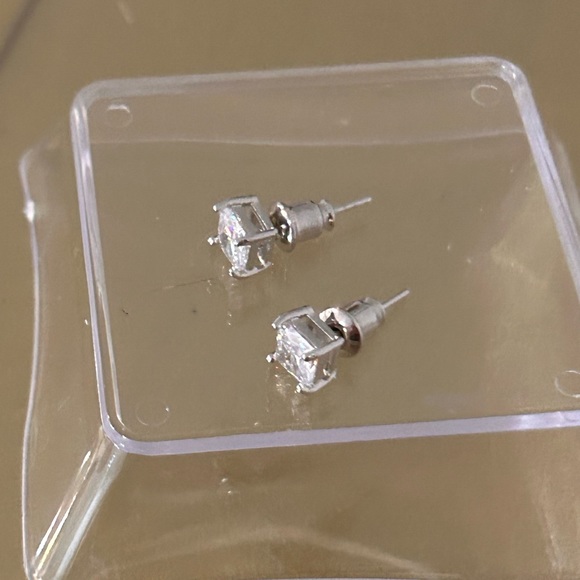 CZ and silver stud earrings NWOT - Picture 6 of 15